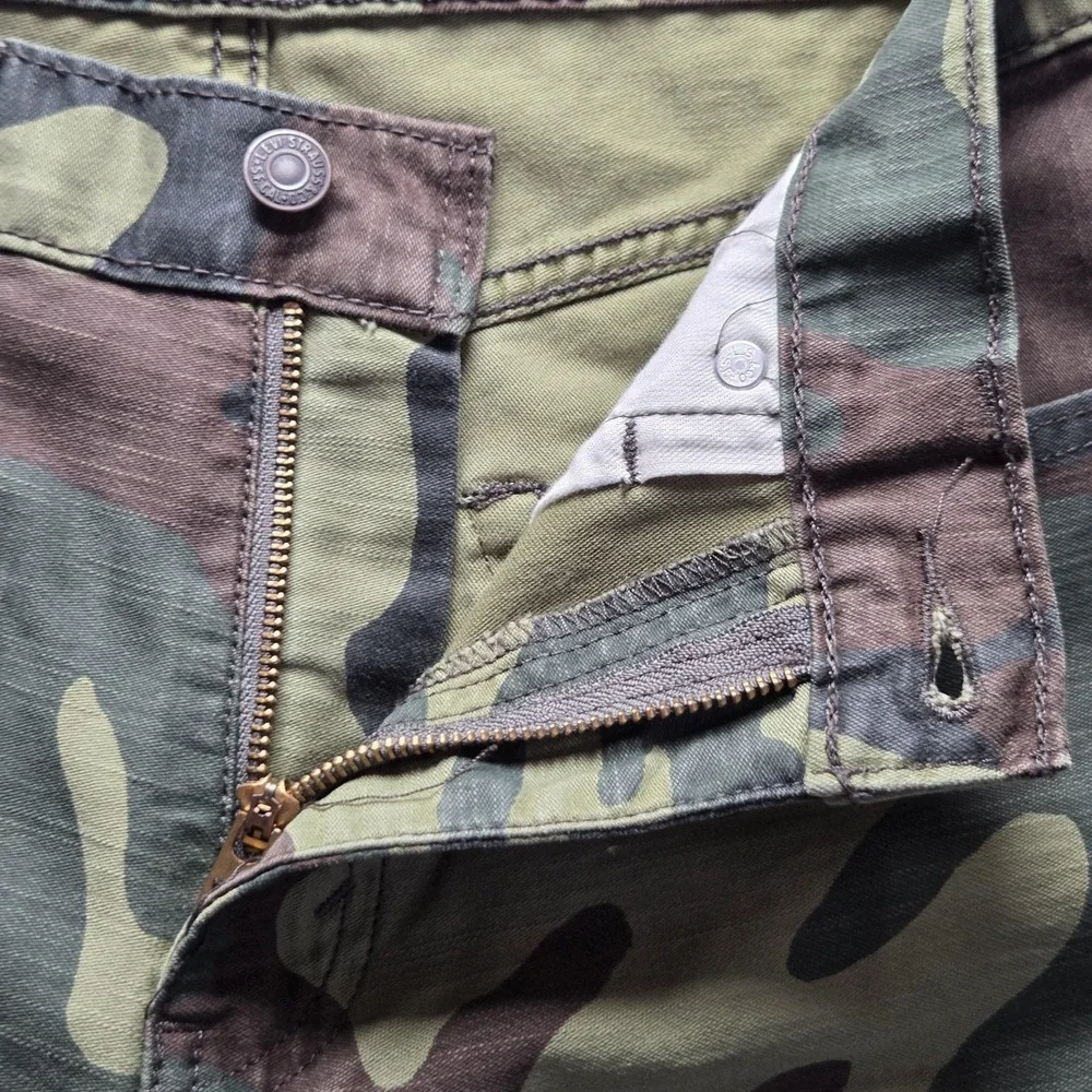 Levis 541 Jeans Mens 33x28 Green Camouflage Athletic Fit Tapered Denim Pants